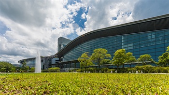 T · PARK is a sludge treatment facility in Tsang Tsui, Tuen Mun. “T” stands for “transformation”, connotes the concept of turning waste to energy. The sludge treatment plant is a self-sufficient facility which adopts sustainable design and promotes a greener lifestyle.